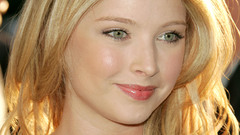 Woman Elisabeth Harnois faces