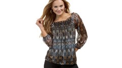 Woman elisandra tomacheski white