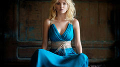 Woman elisha cuthbert blue