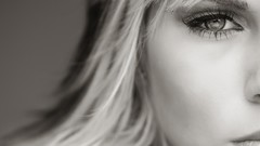 Woman facebook wall dual