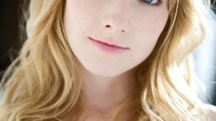 Woman faces Actress portraits Melissa Rauch