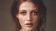Woman faces auburn models Cintia Dicker