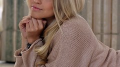 Woman faces blondes blue eyes brunettes lying down Norwegian 