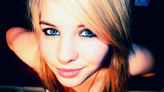 Woman faces blondes blue eyes Zoe Chloe