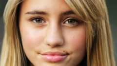 Woman faces blondes Lia Marie Jonson