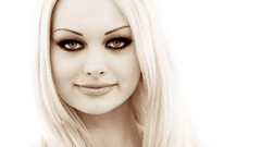 Woman faces blondes Martina Warren