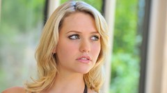 Woman faces blondes Mia Malkova