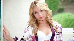 Woman faces blondes models Alyssa Branch