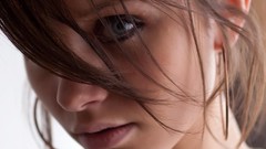 Woman faces blue eyes Cameron Intima