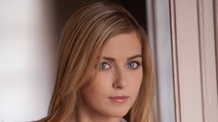 Woman faces blue eyes models Abigaile Johnson Erotic Snap 