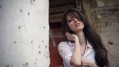 Woman faces brunettes Miobi