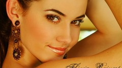 Woman faces earrings models Bella da Semana magazine Flavia 