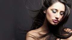 Woman faces Nargis Fakhri