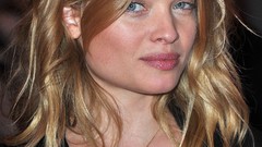 Woman faces necklaces Melanie Thierry