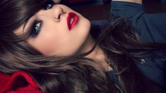 Woman faces nose ring Lolina Green Niky