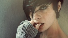 Woman faces short hair freckles bust Laura Pol