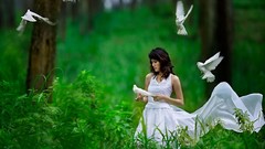 Woman forests Pigeons