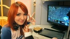 Woman Gamer craft starcraft youtube redheads graphics tablets