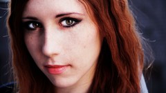 Woman green eyes freckles redheads headshot Stephanie-van-Rijn