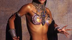 Woman green eyes Jewelry