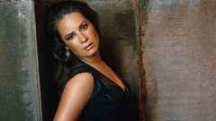 Woman Holly Marie Combs Actress grainy