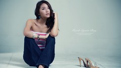 Woman jeans asians models Korean tube top Bang Eun Young