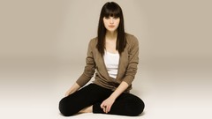 Woman Jumper faces sitting long hair green eyes brunettes 