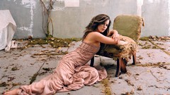 Woman Kate Beckinsale courtyard