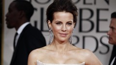 Woman Kate Beckinsale faces Actress Golden Globes Award Statues
