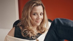 Woman linda cardellini