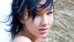 Woman Loreen A faces