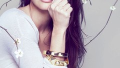 Woman mango penelope cruz