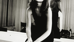 Woman mirrors Actress Natalie