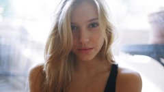 Woman models alexis ren