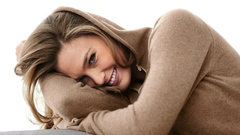 Woman models bar refaeli