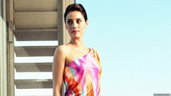 Woman models Cansu Dere