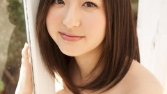 Woman models cleavage Yuri Murakami Sabra.net