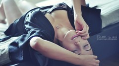 Woman models Frederic Noyon