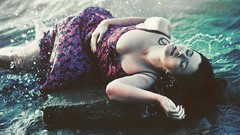 Woman models Frederic Noyon