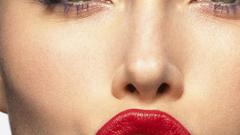 Woman models Jessica Biel