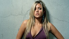 Woman models Kristin Cavallari