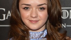 Woman models maisie williams