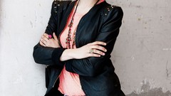 Woman models Sophie Vlaming