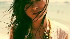 Woman models Sophie Vlaming