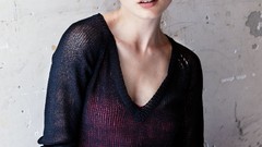 Woman models Sophie Vlaming