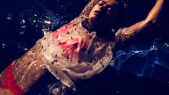 Woman models Sophie Vlaming