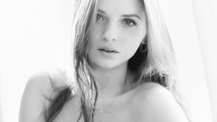 Woman models Zoya Grinberg