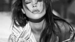 Woman Monica Bellucci grayscale