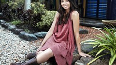 Woman naomi scott brunettes Terra Nova