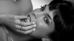 Woman Nella monochrome Nelly